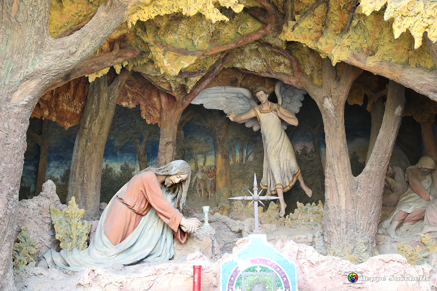 VBS_0947 - I Piloni della Via Crucis del Sacro Monte di Montà d'Alba.jpg